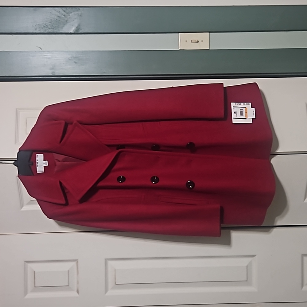Winter coat, brand new with tags Anne Klein, beautiful rich red, has two pockets - Picture 5 of 5